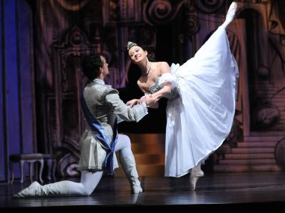 Pavel Eneke (Princ), Margarita Plekov (Popelka)