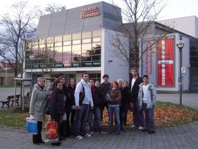 N baletn soubor se pedstavil v rmci Sasko-eskho festivalu Divadeln podzim 2009 v budynskm divadle pedstavenm tanenho divadla Ciknsk koeny / .