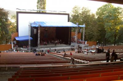 AIDA open air opera letn kino st nad Labem 2.9.2004 - celkov pohled na jevit